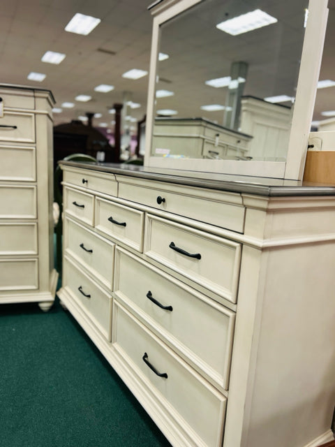 Queen Powell Bedroom Set