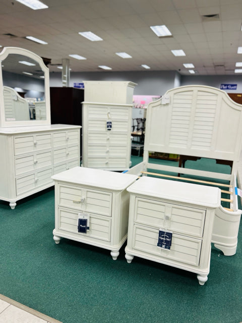 Queen Powell Bedroom Set