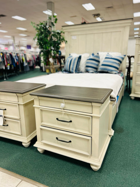 Queen Powell Bedroom Set