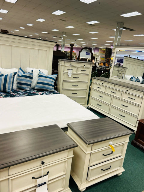 Queen Powell Bedroom Set